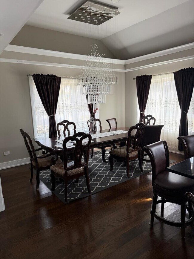 Building Photo - 4N150 Hawthorne Ave