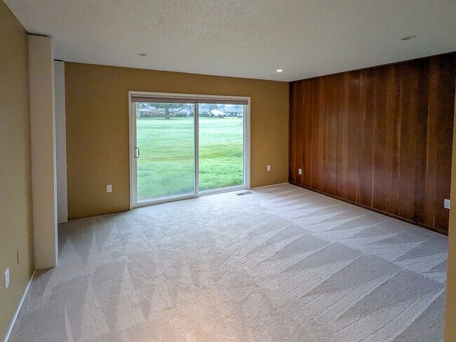 Building Photo - 3063 Winslow Way NW