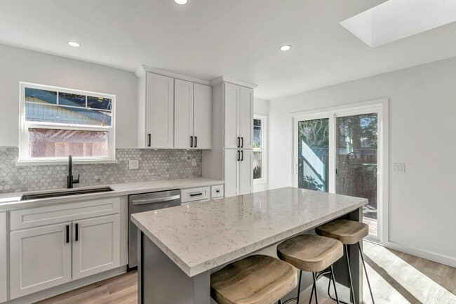 Building Photo - 2668 Quartz St