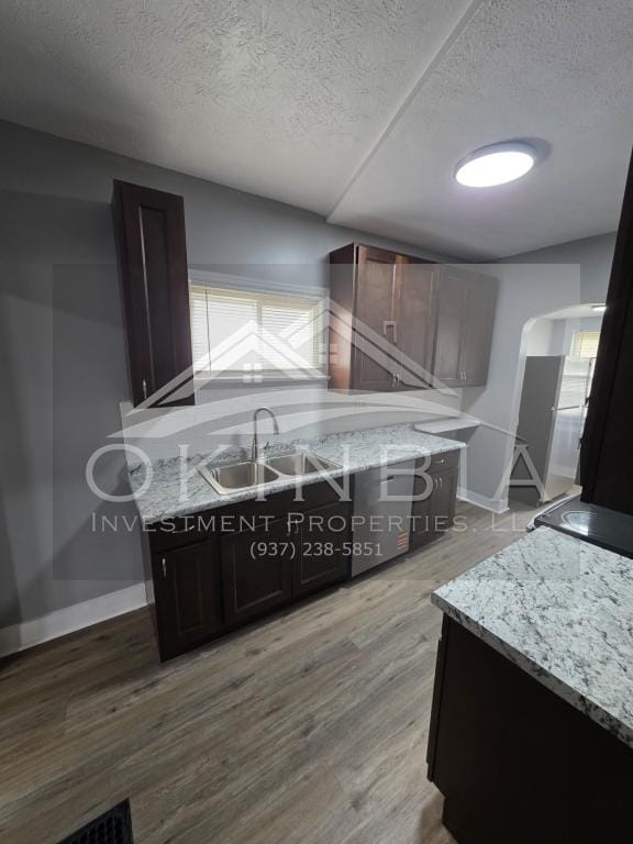 Building Photo - 713 W Hillcrest Ave