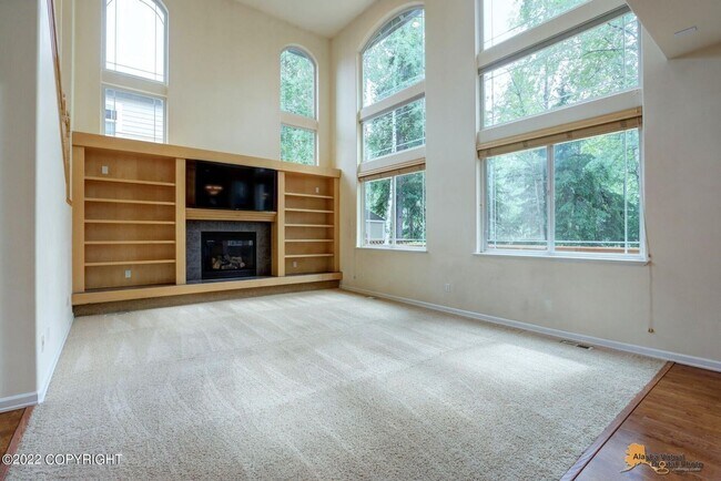 Building Photo - Stunning home conviently located by Eagle ...