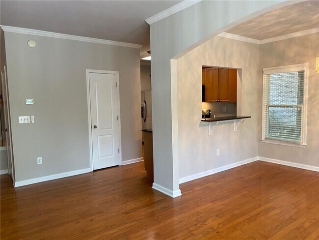 Building Photo - 1664 Oakbrook Lake Dr NW