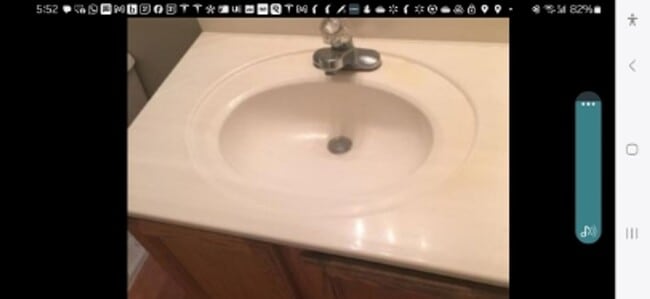 Building Photo - Beautiful 3 bedroom, 2 bath townhouse available