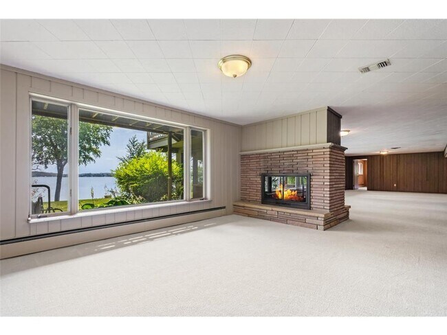 Building Photo - 6400 Greenbriar Ave