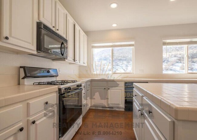 Building Photo - Beautiful Home in S. Reno!  (Rolling Hills) - Dog Friendly!!!