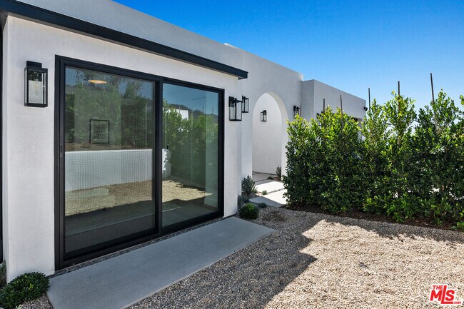 Building Photo - 3616 Shoreheights Dr