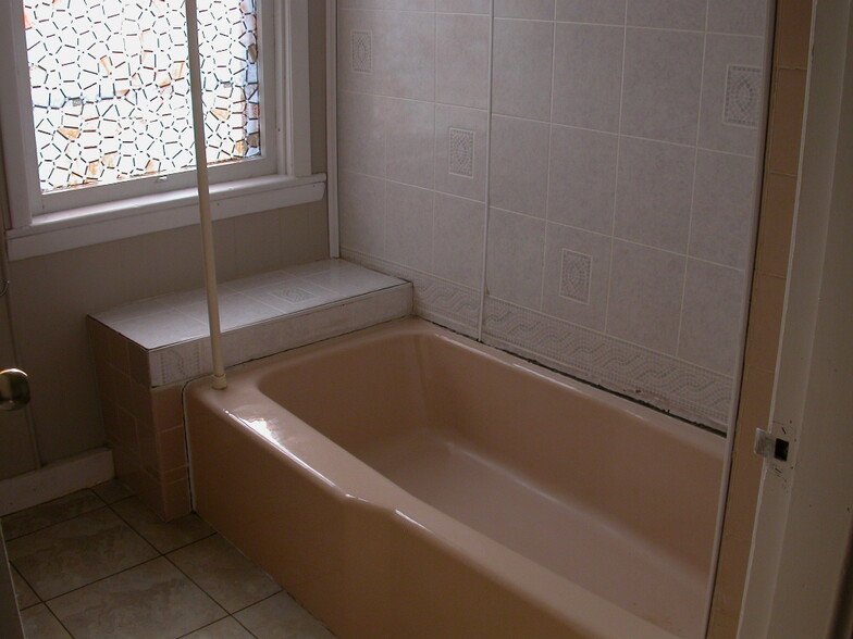 Building Photo - 110 Stone St