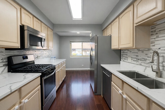 Building Photo - 1527 Mohawk Trail