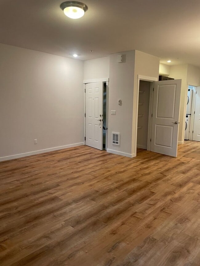 Building Photo - 2 bed/1 bath in Southeast Redmond