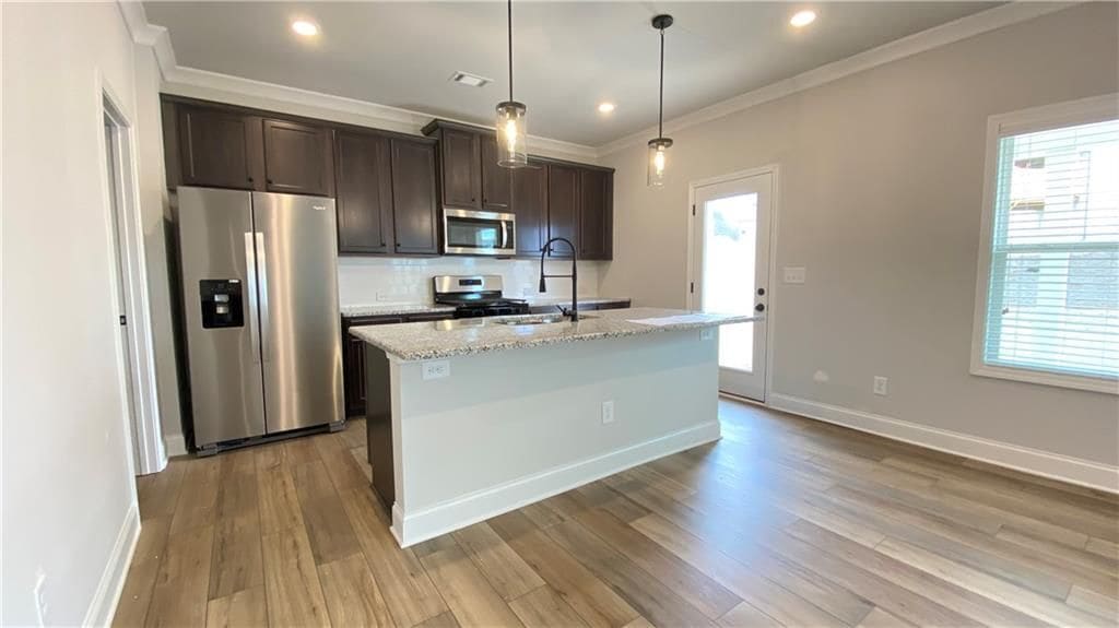 Building Photo - 4591 Silver Oak Dr SW