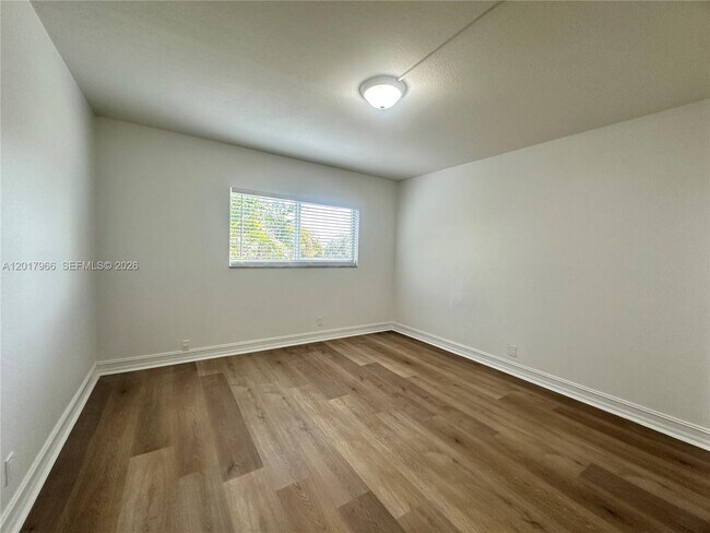 Building Photo - 1400 NE 56th St