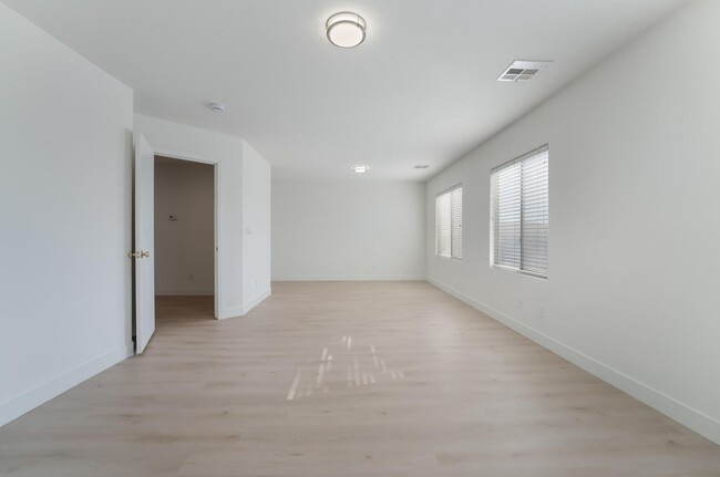 Building Photo - 3 bedroom, 2.5 bathroom, Summerlin Home, L...