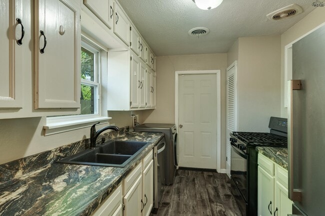 Building Photo - 5114 Fairway Blvd