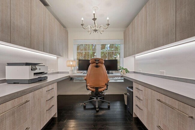 Building Photo - 302 NW 16th St