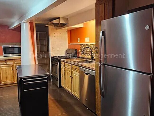 Building Photo - 216 N 32nd St