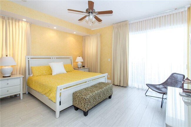 Building Photo - 340 Elm St