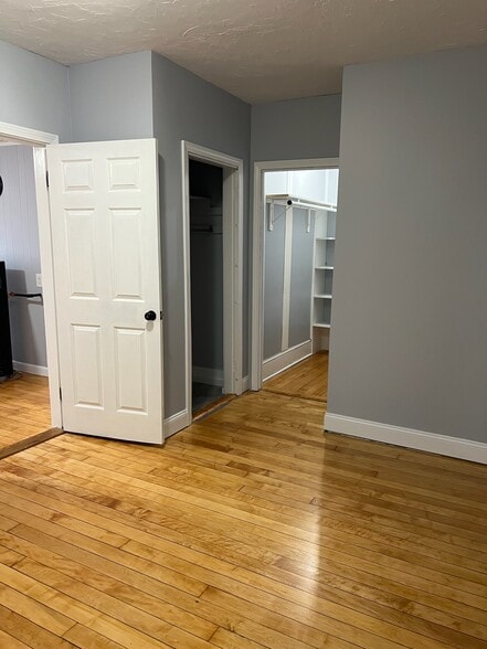 Building Photo - 28 Paine St