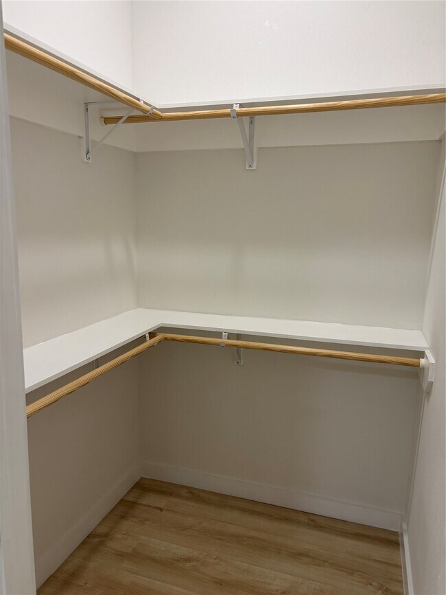 Building Photo - 9711 Pelsey St