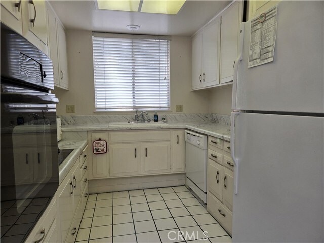 Building Photo - 244 Calle Aragon