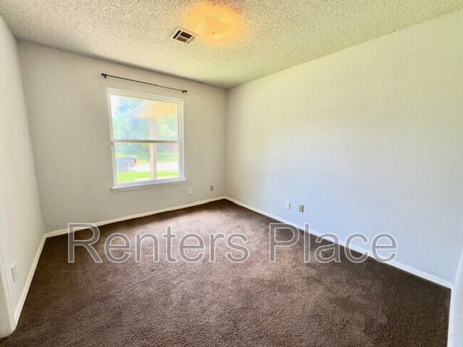 Building Photo - 212 E Austin St