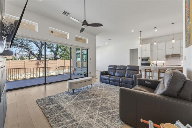 Building Photo - 2941 Delaware St