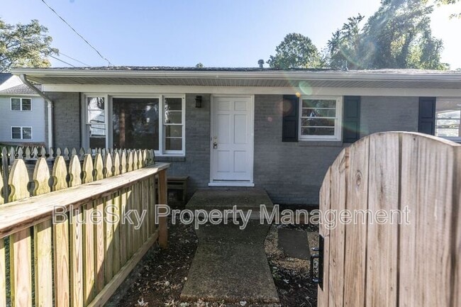 Building Photo - 104 Stratford Ct