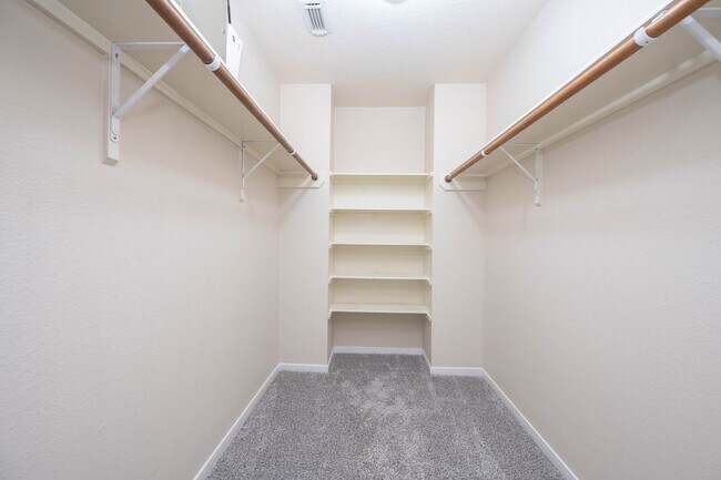 Building Photo - 7902 Feather Springs Dr