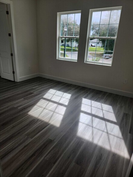 Building Photo - 9 Dusty Miller Ct