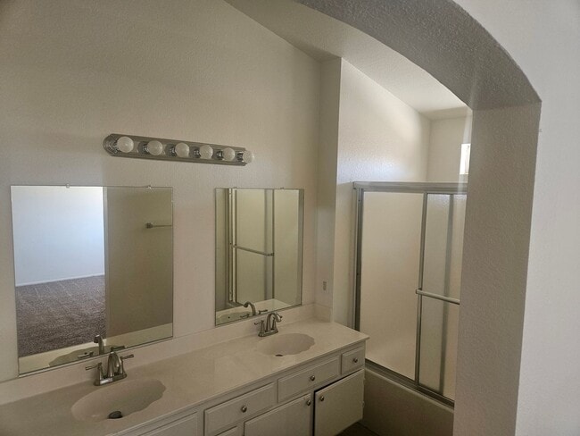 Building Photo - 3 bedroom home on cul-de-sac!