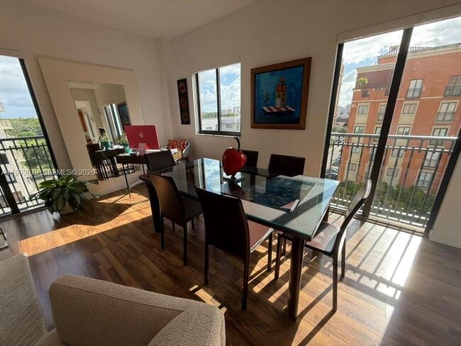 Building Photo - 711 Biltmore Way