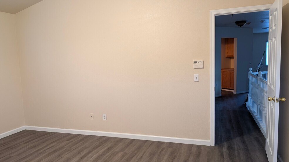 Building Photo - 2009 Foothill Vista Dr