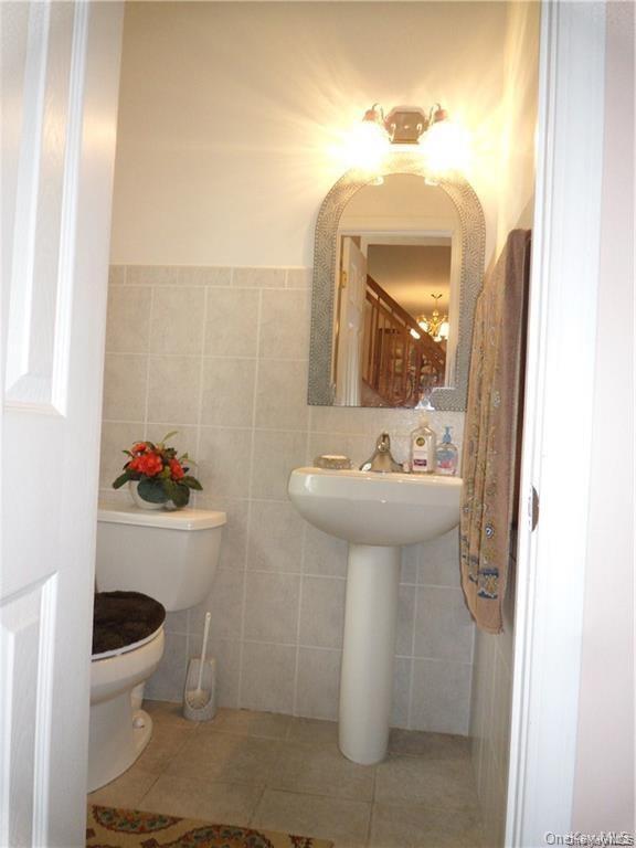 Building Photo - 6 Blackmoor Ct