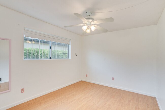 Building Photo - Great East Side Location 4 Bed/2 Bath Home