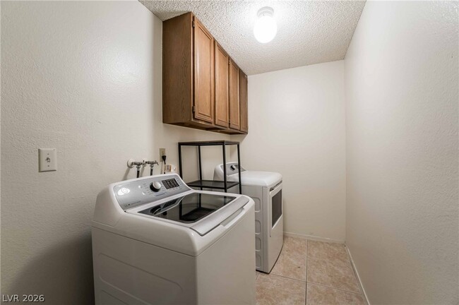 Building Photo - 8705 Isola Dr