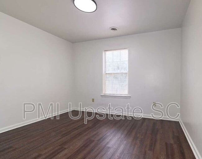 Building Photo - 111 Charlestowne Way