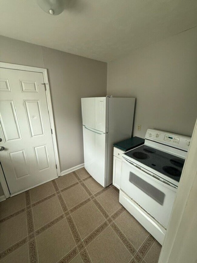 Building Photo - 203 Sunset Ct