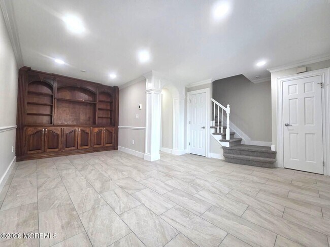 Building Photo - 92 Village Green Way