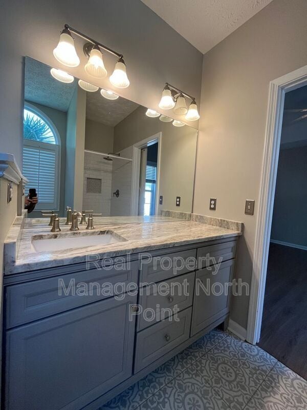Building Photo - 155 Weatherstone Dr