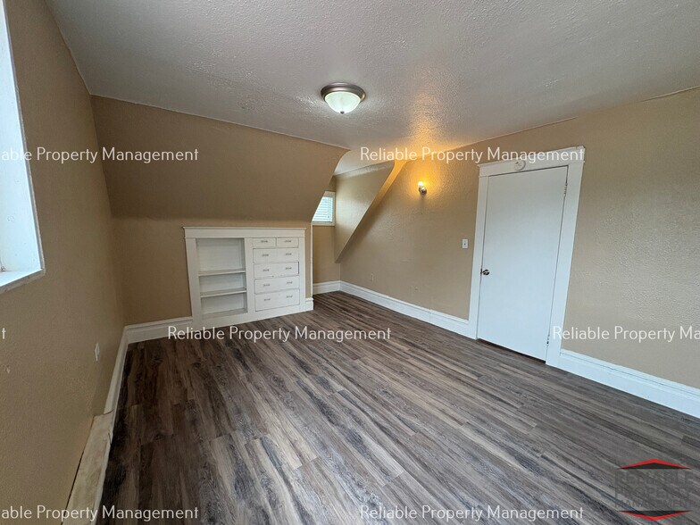 Building Photo - 678 N Water Ave