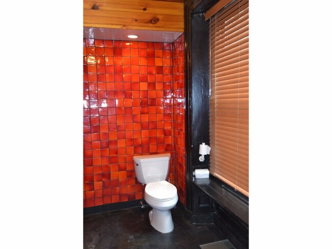 Primary Photo - 1126 Walnut St