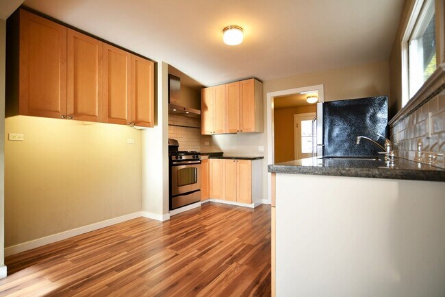 Building Photo - 6632 Simson St