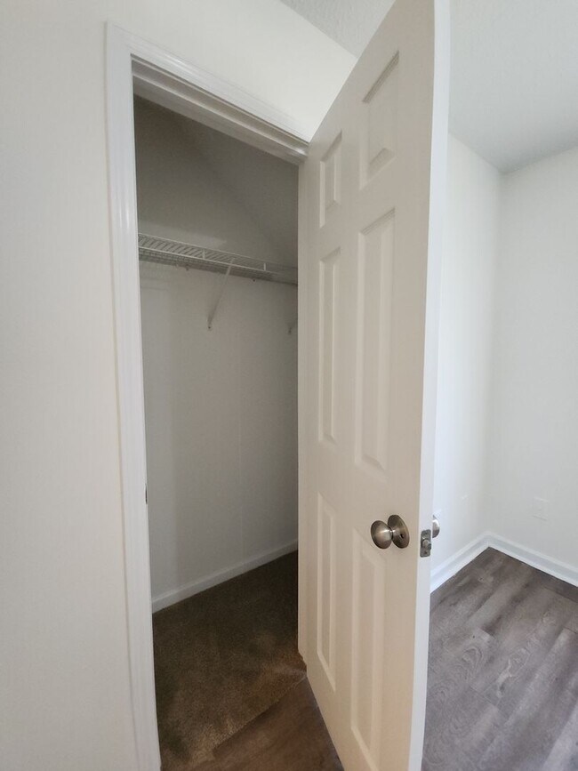 Building Photo - 205 Ashcroft Dr