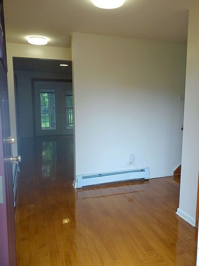 Building Photo - AVAILABLE 7/1/26 - Beautiful 5 Bedroom Sin...