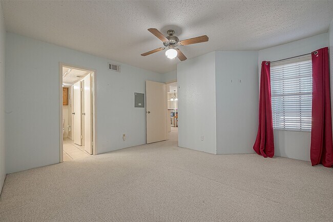 Building Photo - 2750 Holly Hall St