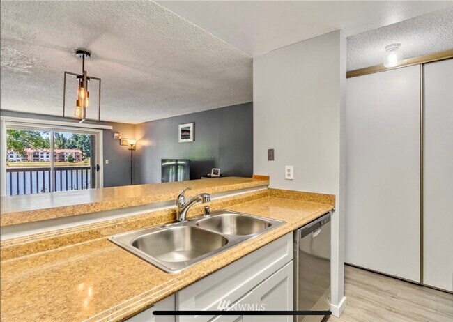 Building Photo - 31003 14th Ave S