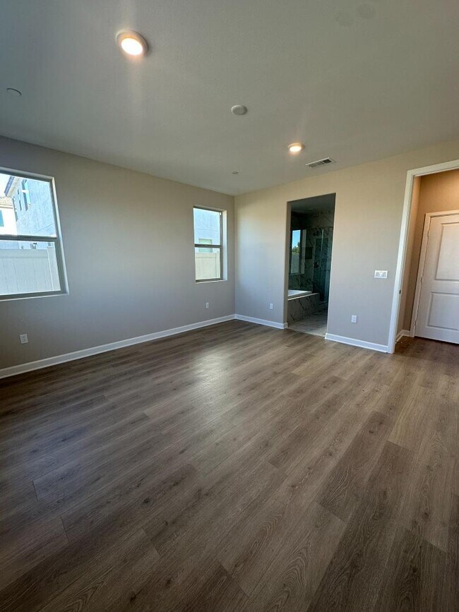 Building Photo - 2055 Woolem Pl