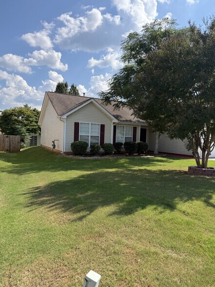 Building Photo - 490 Amelia Grove Ln