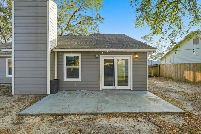 Building Photo - 266 Honeysuckle Way