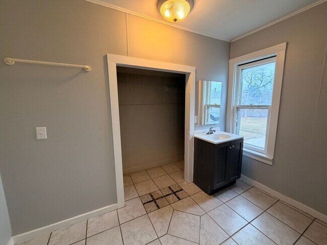 Building Photo - 1414 61st St