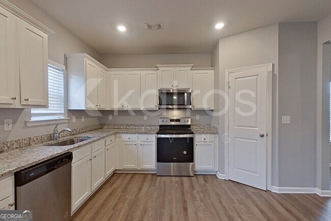 Building Photo - 3470 Bridgewood Dr